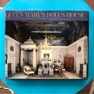 1988 Queen Mary's Dollhouse British Royalty Doll Collecting Hardcover Book